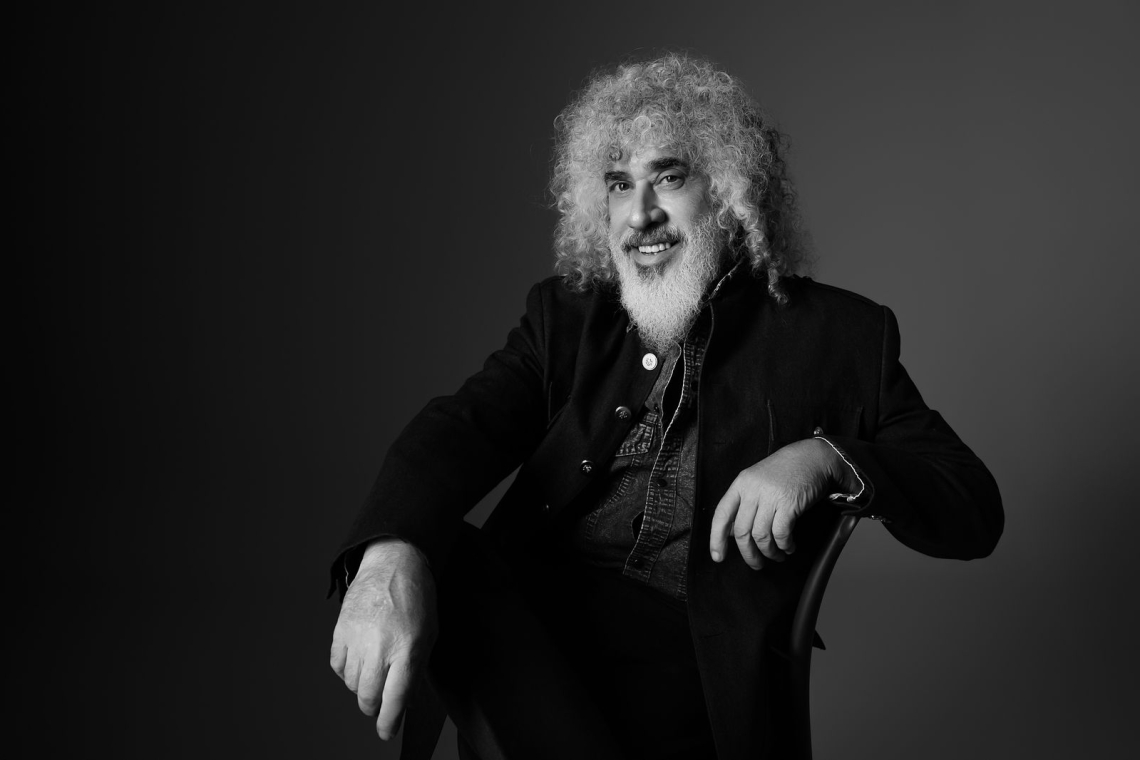 Επικαλούμαι το δικαίωμα της σιωπής: Το νέο υπέροχο τραγούδι από τον Γιάννη Γιοκαρίνη και την Aspect4music